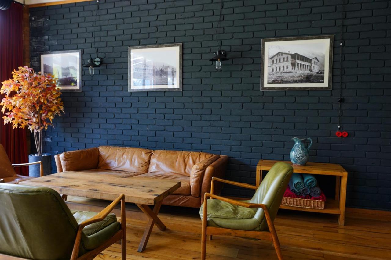 Hotel Stancia Kazbegi - City Center Buitenkant foto