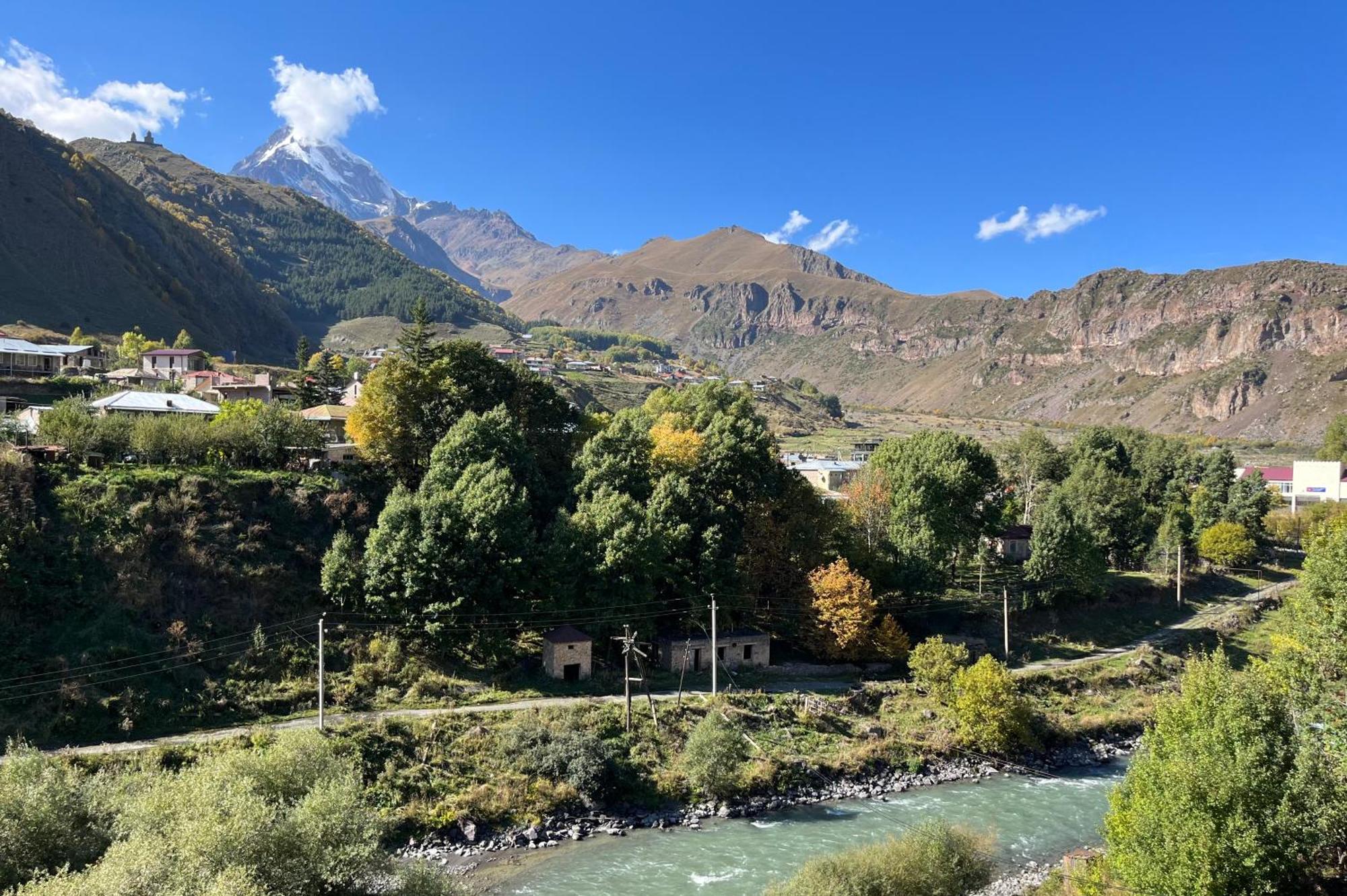Hotel Stancia Kazbegi - City Center Buitenkant foto
