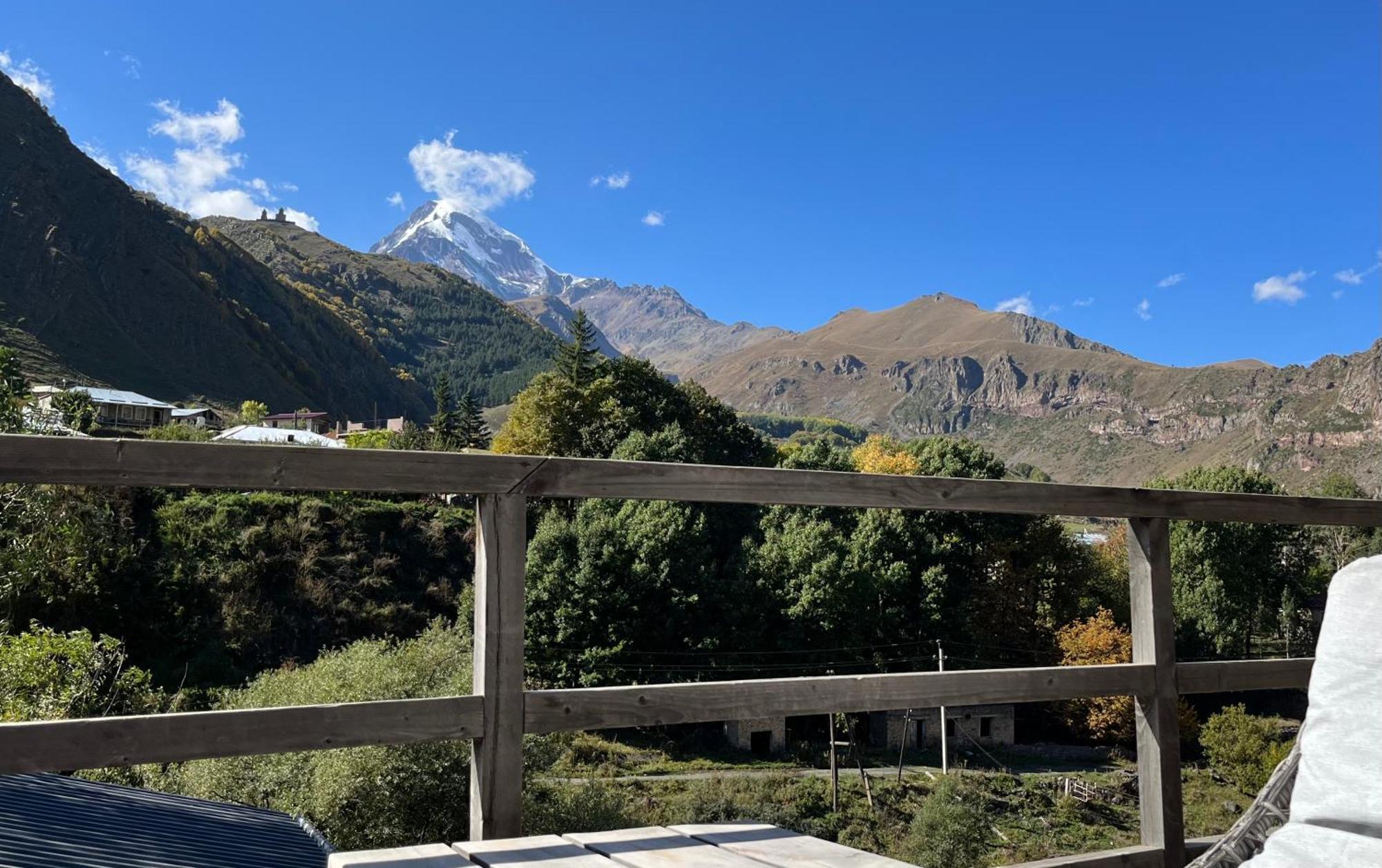 Hotel Stancia Kazbegi - City Center Buitenkant foto