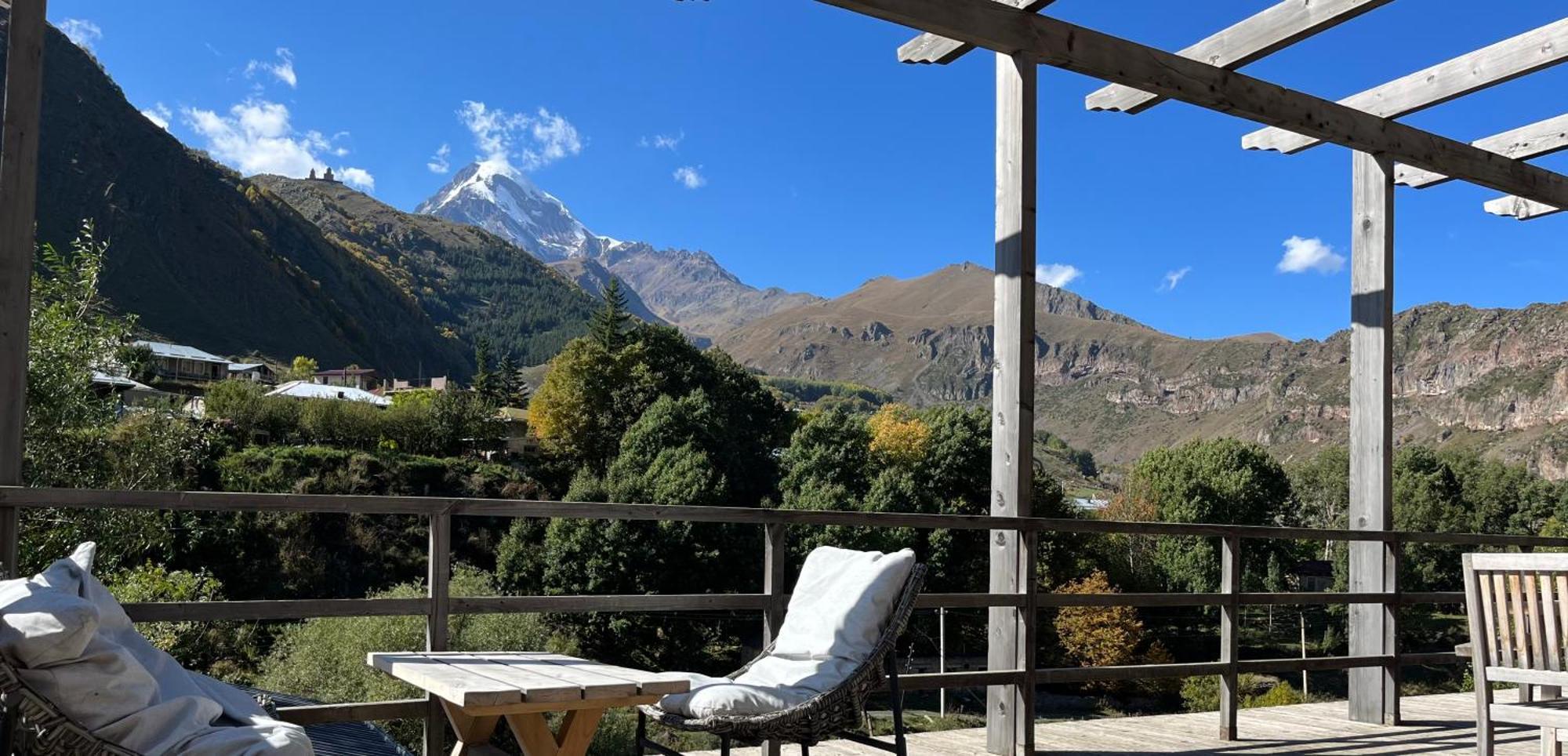 Hotel Stancia Kazbegi - City Center Buitenkant foto